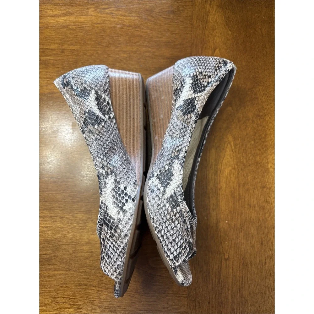 Cole Haan  Air Tallow Wedge 7.5 Ironstone Snake print Preowned W/ Box‎